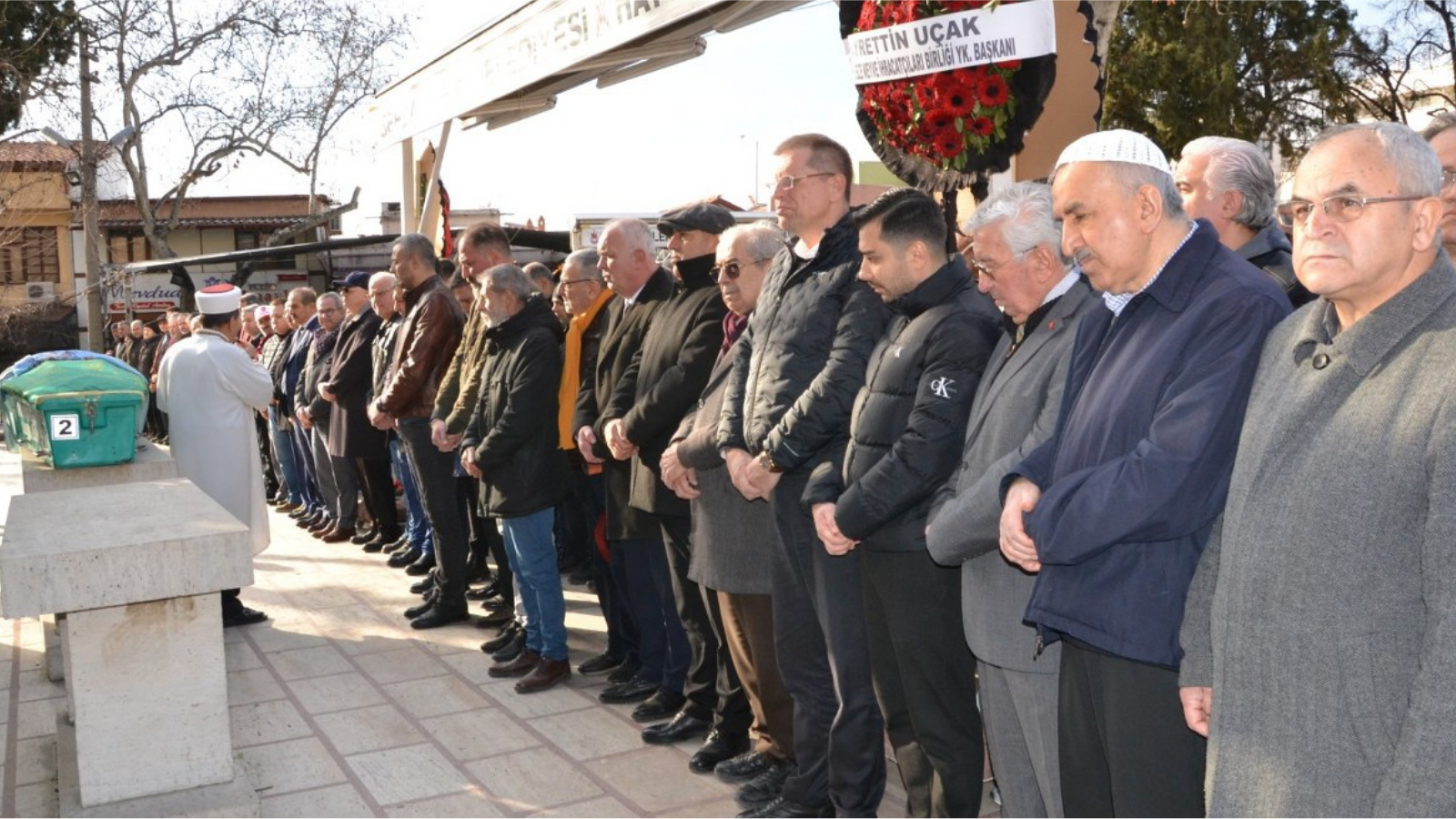 BAKAN SADIK ZKASAP YAVUZ KURT'UN ANNES AYE KURT'UN CENAZE TRENNE KATILDI